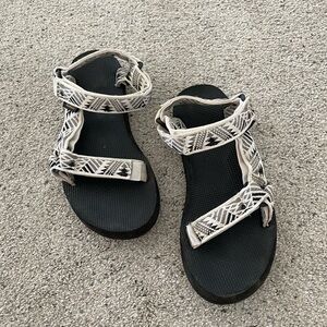 TEVA sandals - women's 7.5 - tevas- summer shoes - super cute / b&w